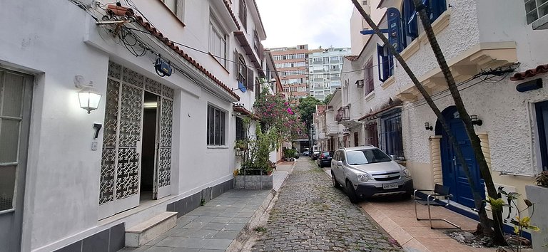 Hostel at Ipanema - Beach, Friends, and Music!