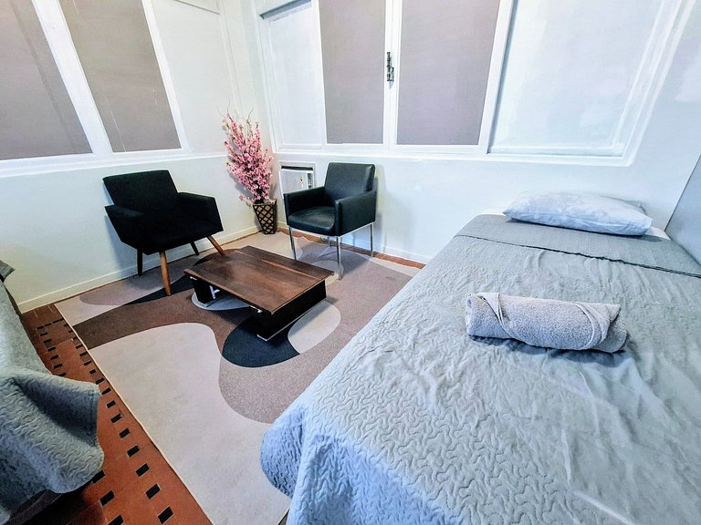 Hostel em Ipanema - Praia, Amigos e Música!
