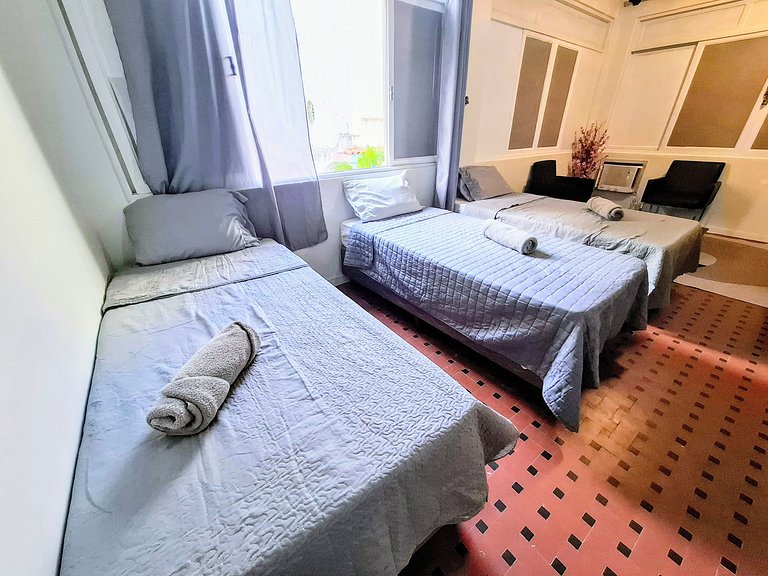 Hostel em Ipanema - Praia, Amigos e Música!