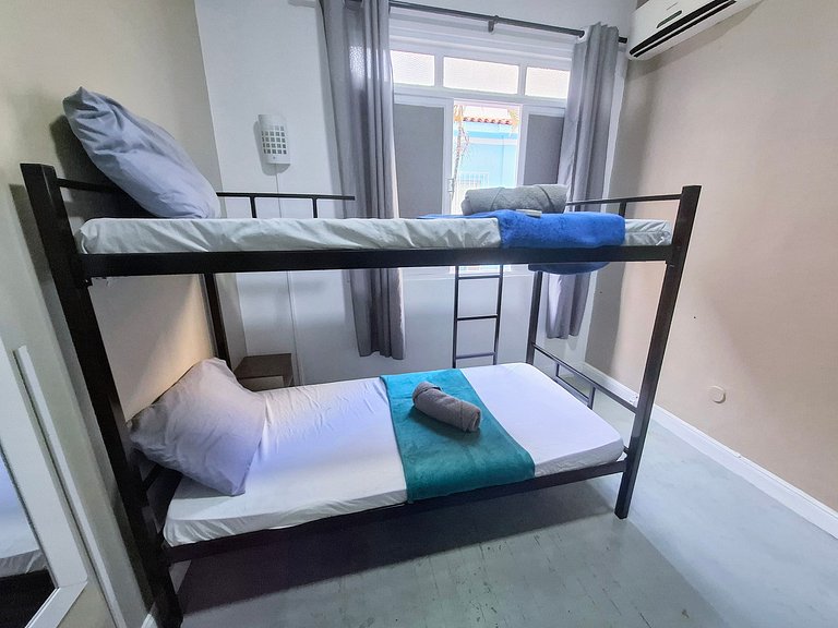 Hostel em Ipanema - Praia, Amigos e Música!