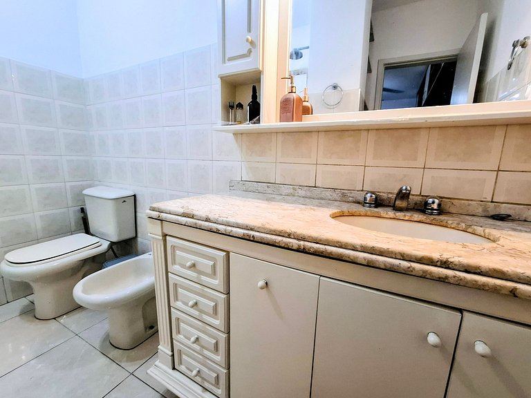 Copacabana: Conforto, Praia e Tranquilidade para 5