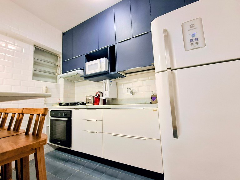 Copacabana: Spacious and Beach for 6