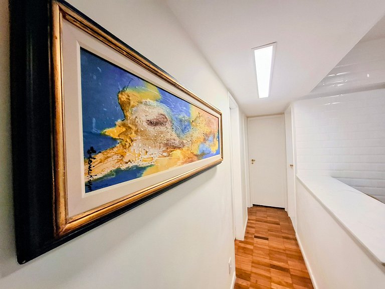 Copacabana: Spacious and Beach for 6