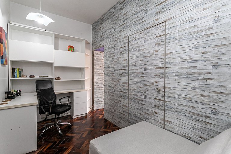 Copacabana: Beach, Cozy and Practical | 4 Guests