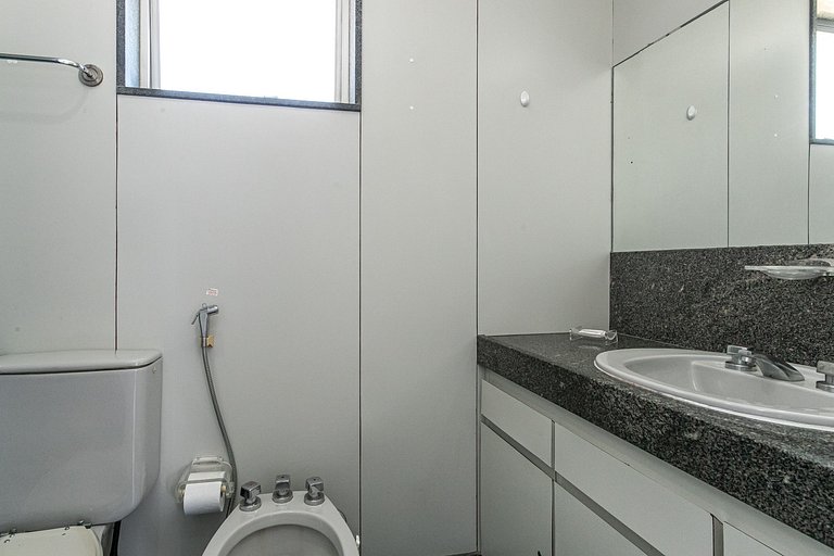 Leblon: Garagem e piscina, ao lado do shopping!