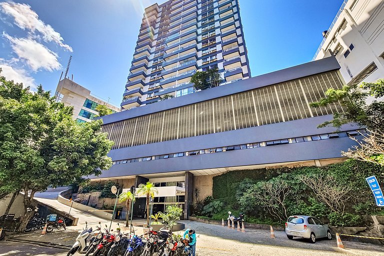 Leblon: Garagem e piscina, ao lado do shopping!