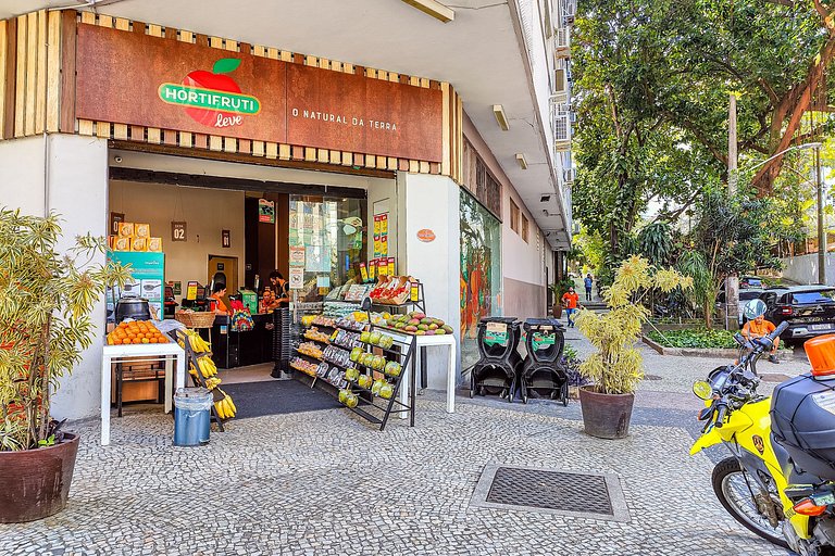 Leblon: beach and parking, accommodates 4 guests