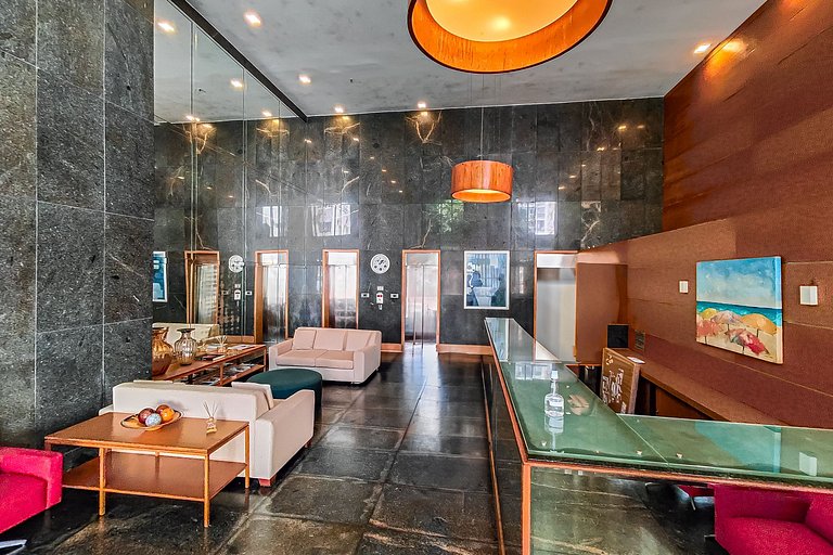 Leblon: beach and parking, accommodates 4 guests