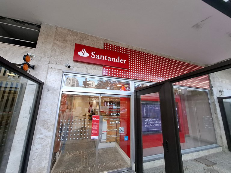 Leblon Garaje y piscina al lado del comercial