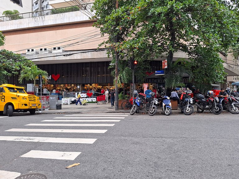 Leblon: Garagem e piscina, ao lado do shopping!