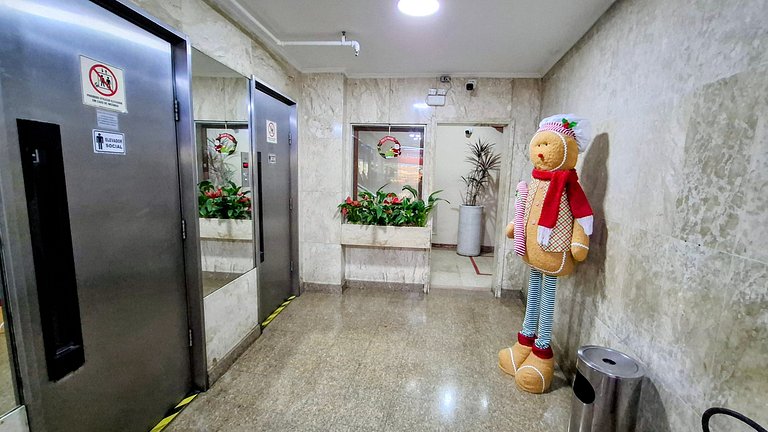 Copacabana: Pet-Friendly, Close to Subway