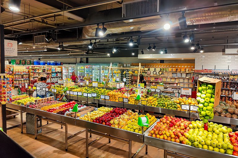 Copacabana: Pet-Friendly, Close to Subway