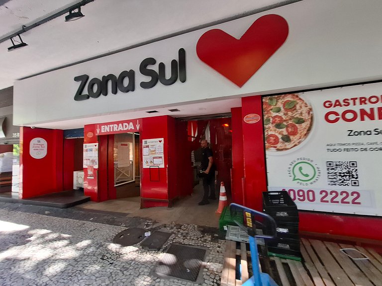 Copacabana: Pet-Friendly, Close to Subway