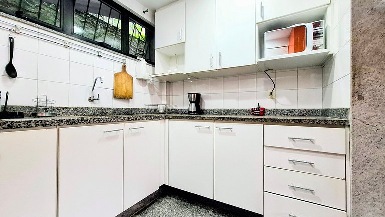 Cosme Velho: Luxury Mansion with Pool for 8 People