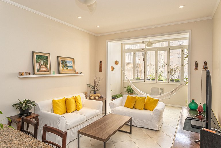 Copacabana: Classic and Spacious for 4