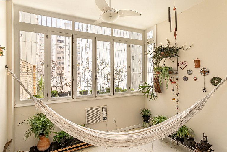 Copacabana: Classic and Spacious for 4