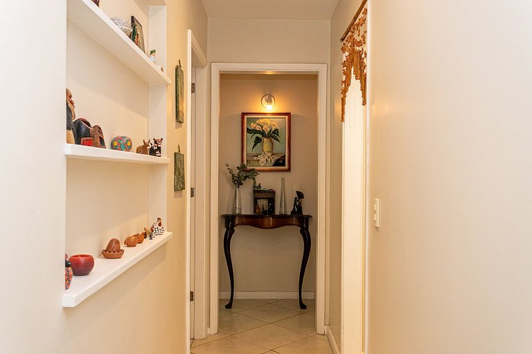 Copacabana: Beach, Spacious and Comfortable for 4