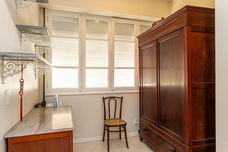 Copacabana: Classic and Spacious for 4