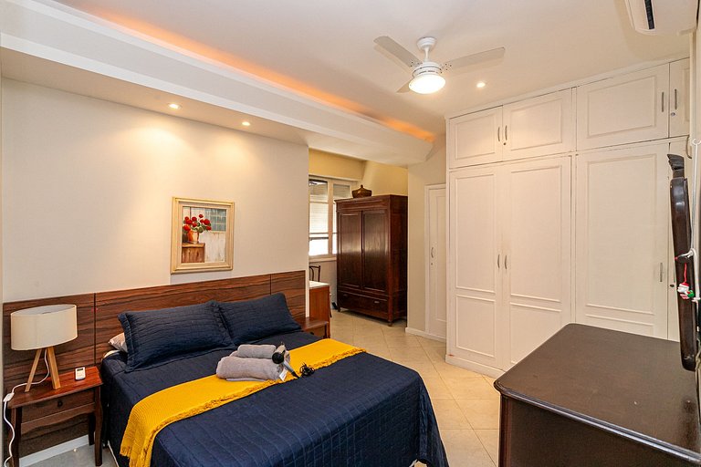 Copacabana: Beach, Spacious and Comfortable for 4