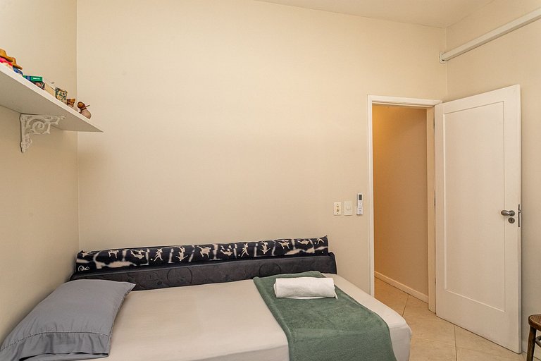 Copacabana: Classic and Spacious for 4