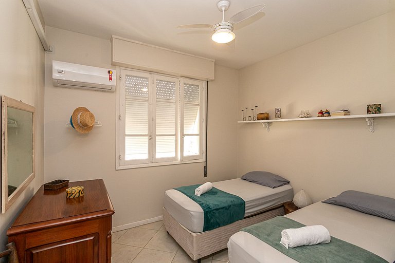 Copacabana: Classic and Spacious for 4