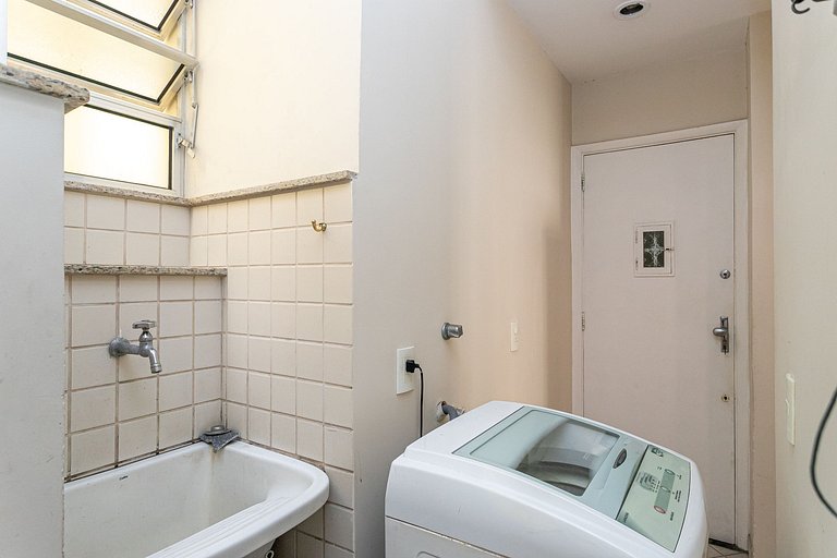 Copacabana: Beach, Spacious and Comfortable for 4