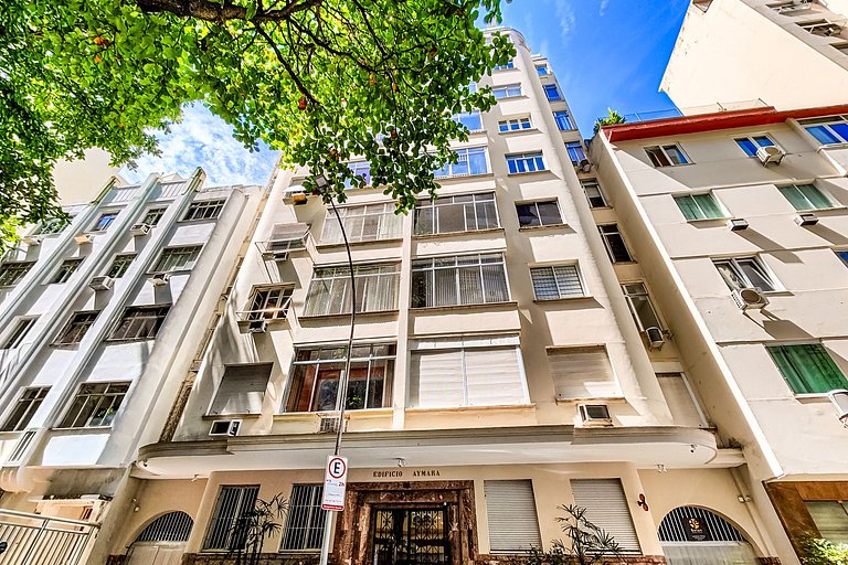 Copacabana: Classic and Spacious for 4