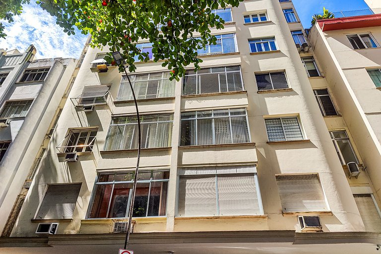 Copacabana: Praia, conforto e espaço para 4