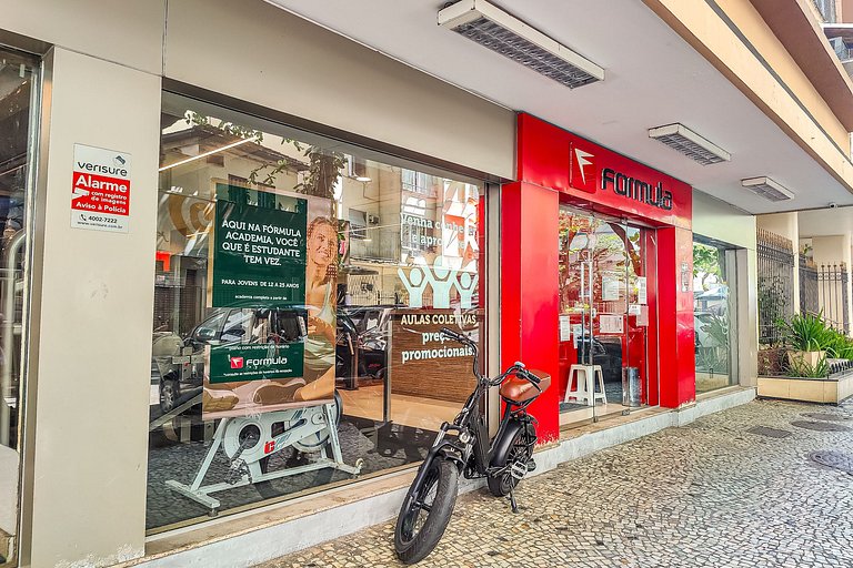 Copacabana: Beach, Spacious and Comfortable for 4