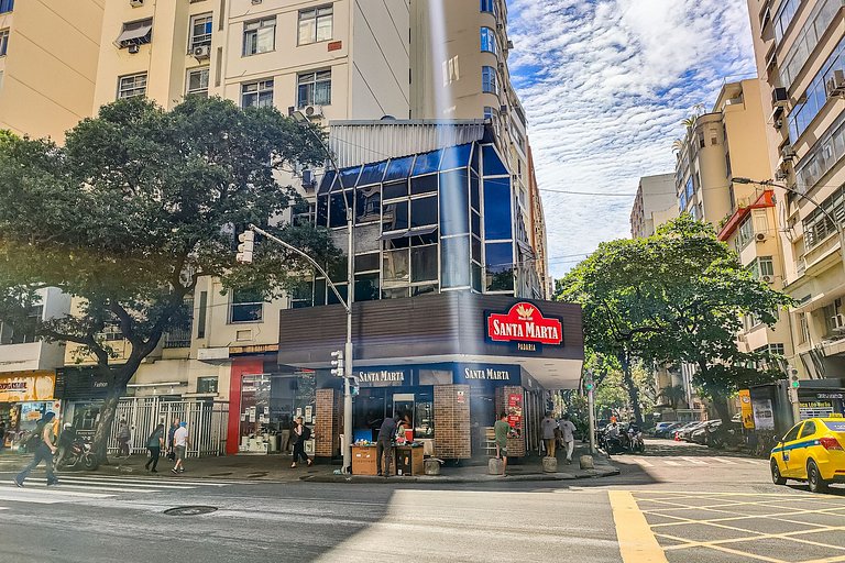 Copacabana: Beach, Spacious and Comfortable for 4