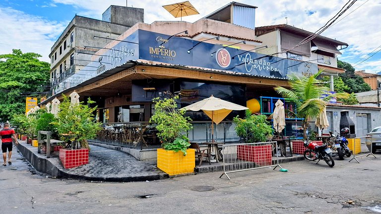 Barra: Piscina, Garagem e Conforto para 4