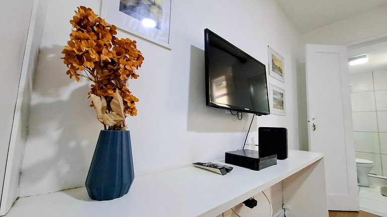 Copacabana: Pet-Friendly, Beach, 3 Guests