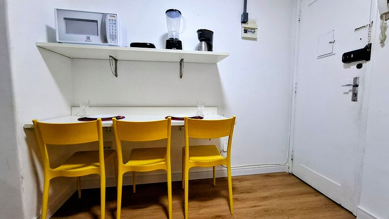 Copacabana: Pet-Friendly, Beach, 3 Guests