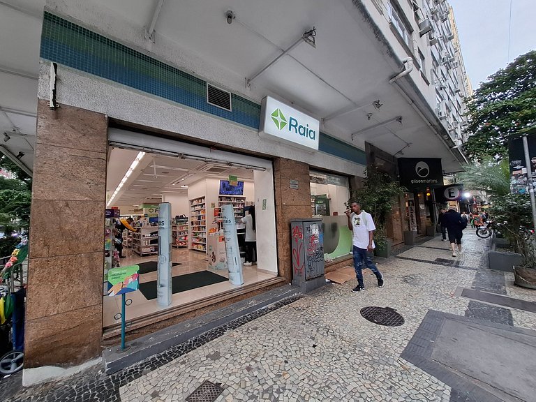 Apt at Copacabana: Subway + Beach