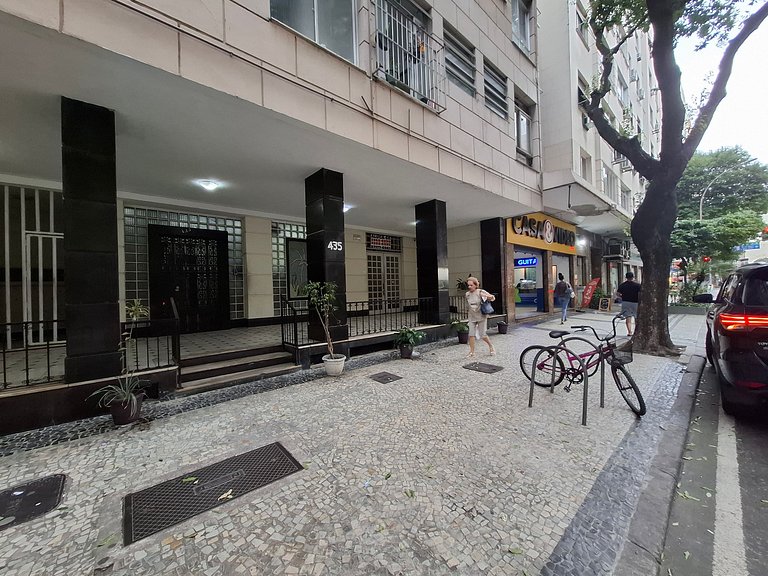 Apt at Copacabana: Subway + Beach