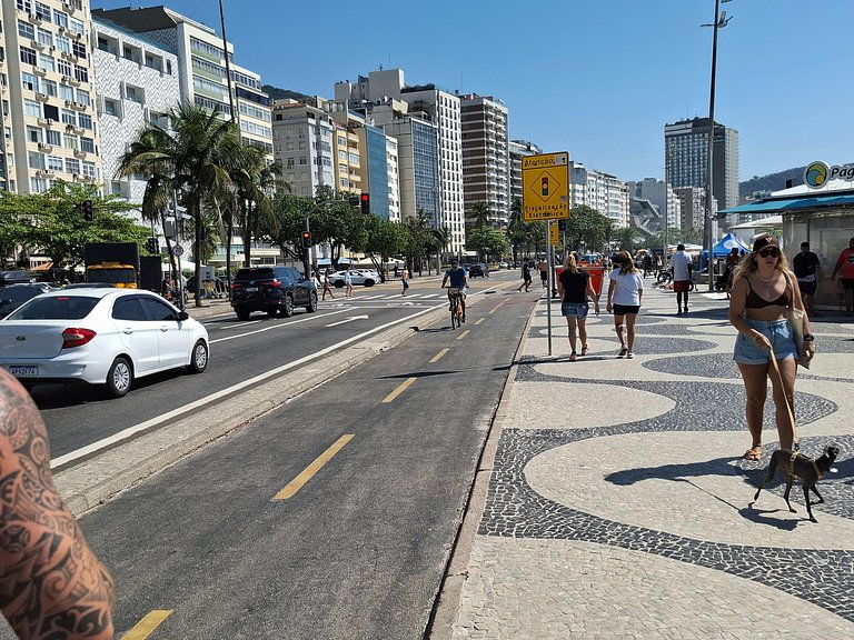 Apto em Copacabana: Metrô + Praia