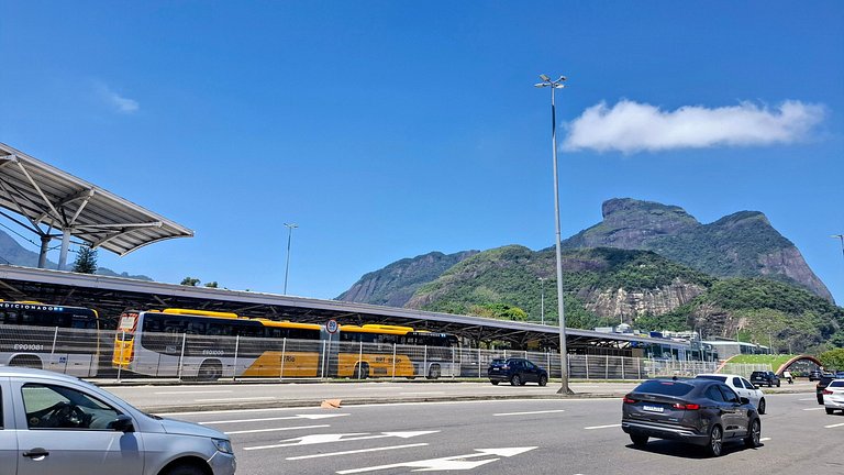 Barra da Tijuca: Sophisticated and Spacious for 6