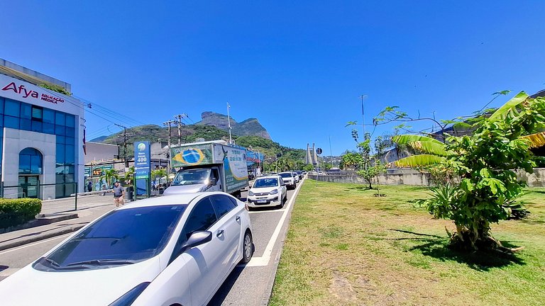 Barra da Tijuca: Sophisticated and Spacious for 6