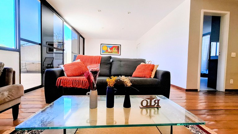 Barra da Tijuca: Sophisticated and Spacious for 6