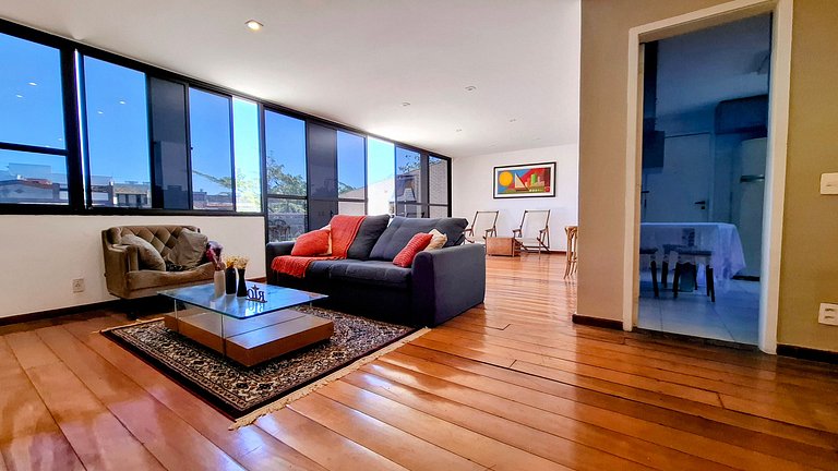 Barra da Tijuca: Sophisticated and Spacious for 6