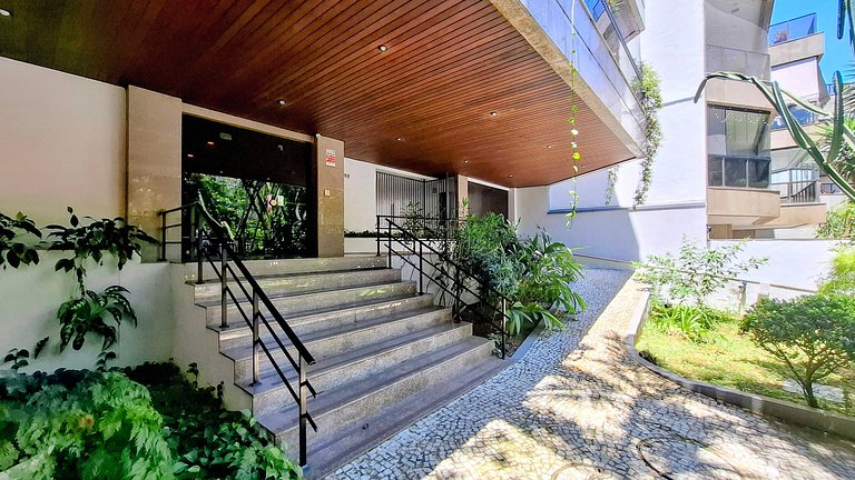 Barra da Tijuca: Sophisticated and Spacious for 6