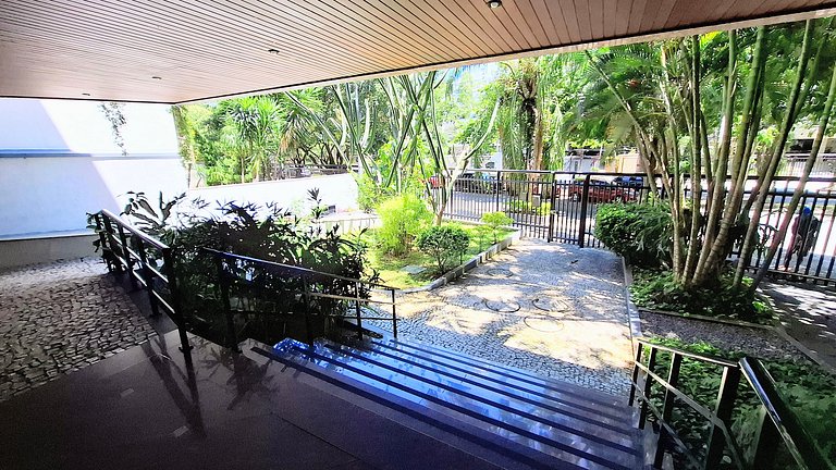 Barra da Tijuca: Sophisticated and Spacious for 6