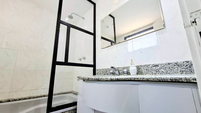 Barra da Tijuca: Sophisticated and Spacious for 6