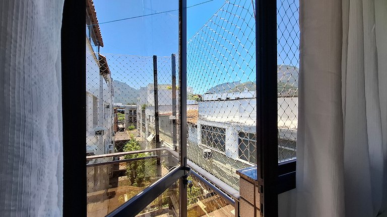 Barra da Tijuca: Sophisticated and Spacious for 6