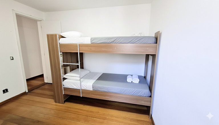 Barra da Tijuca: Sophisticated and Spacious for 6