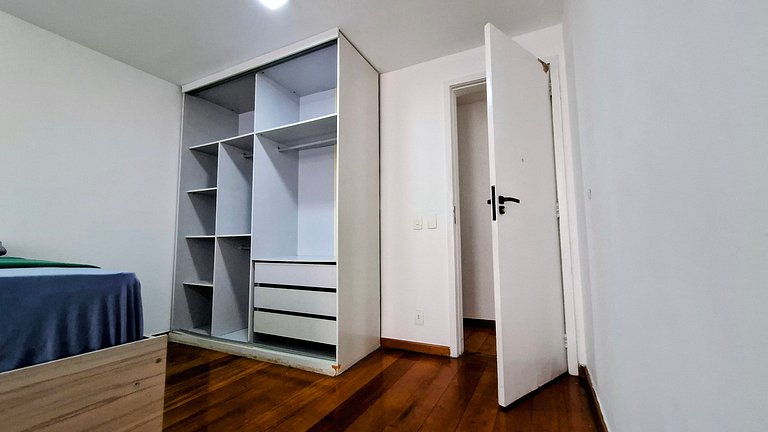 Barra da Tijuca: Sophisticated and Spacious for 6