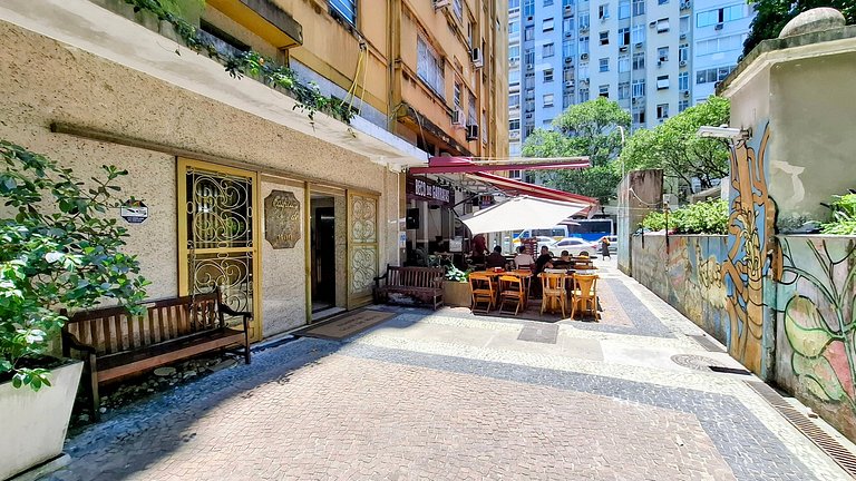 Apartment on Nossa Senhora de Copacabana Ave. Sleeps 4