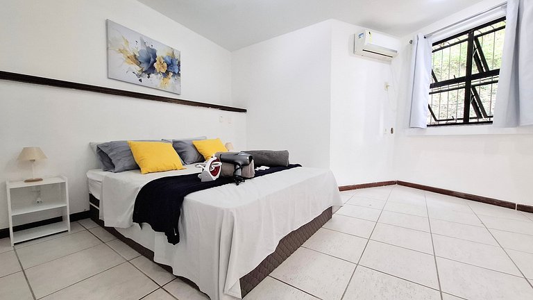 Cosme Velho: Luxury Mansion with Pool for 8 People