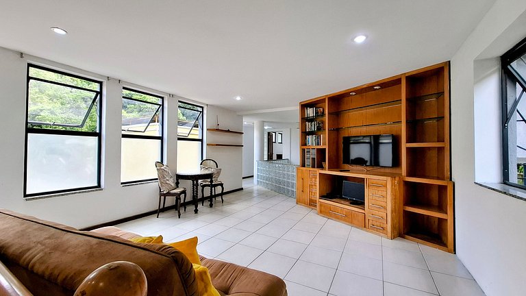 Cosme Velho: Luxury Mansion with Pool for 8 People