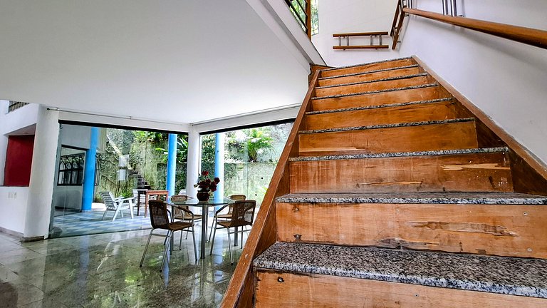 Cosme Velho: Luxury Mansion with Pool for 8 People